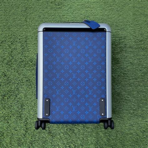 buckled leather louis vuitton rolling luggage|Horizon 55 Taiga Leather .